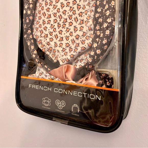 French Connection Hairband, face‎ masks and scrunchies set Floral cottage core - Picture 4 of 10